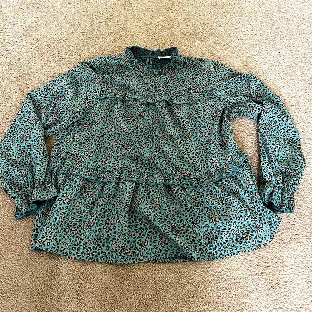 Women’s Size Large Animal Print Top